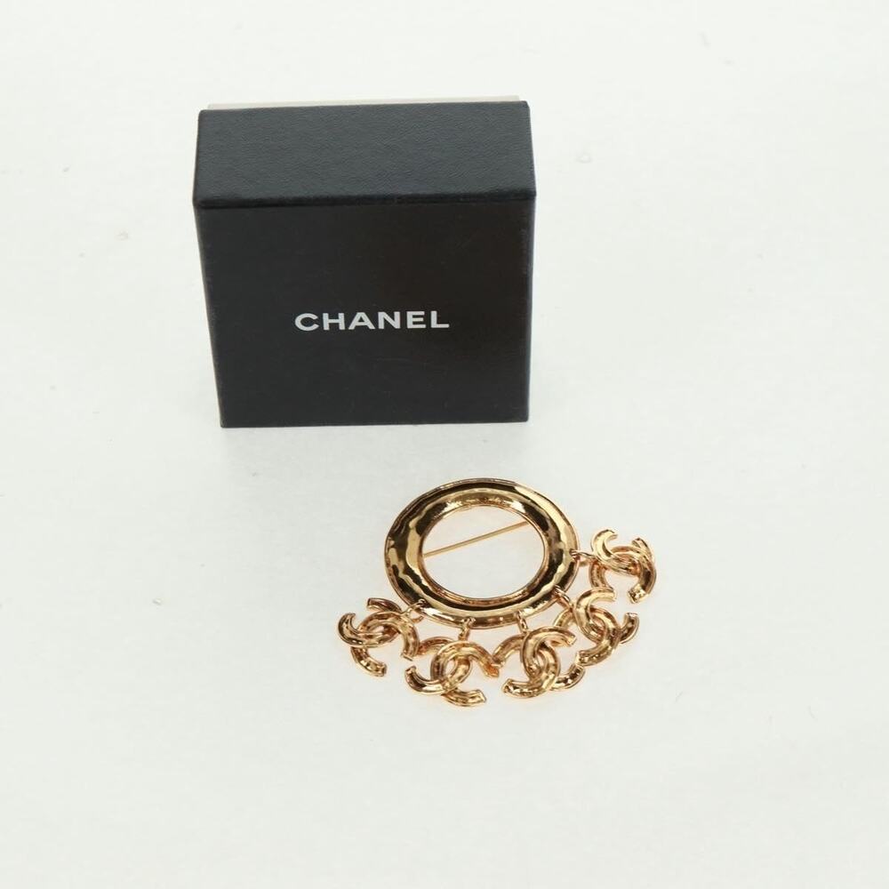 Chanel Cc5 Circle Brooch Metal Gold CC